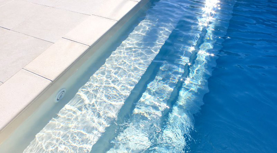 escalier piscine touteslargeurs